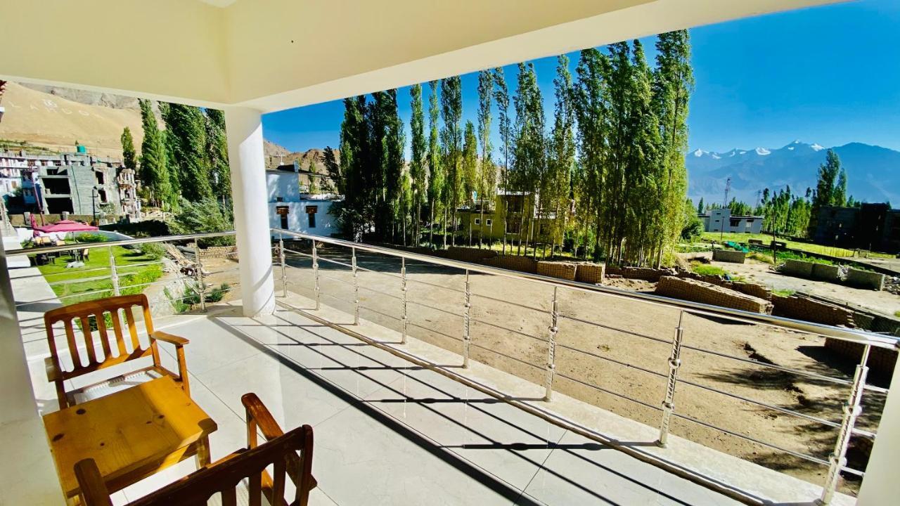 Hotel De Borgo Лех Екстериор снимка