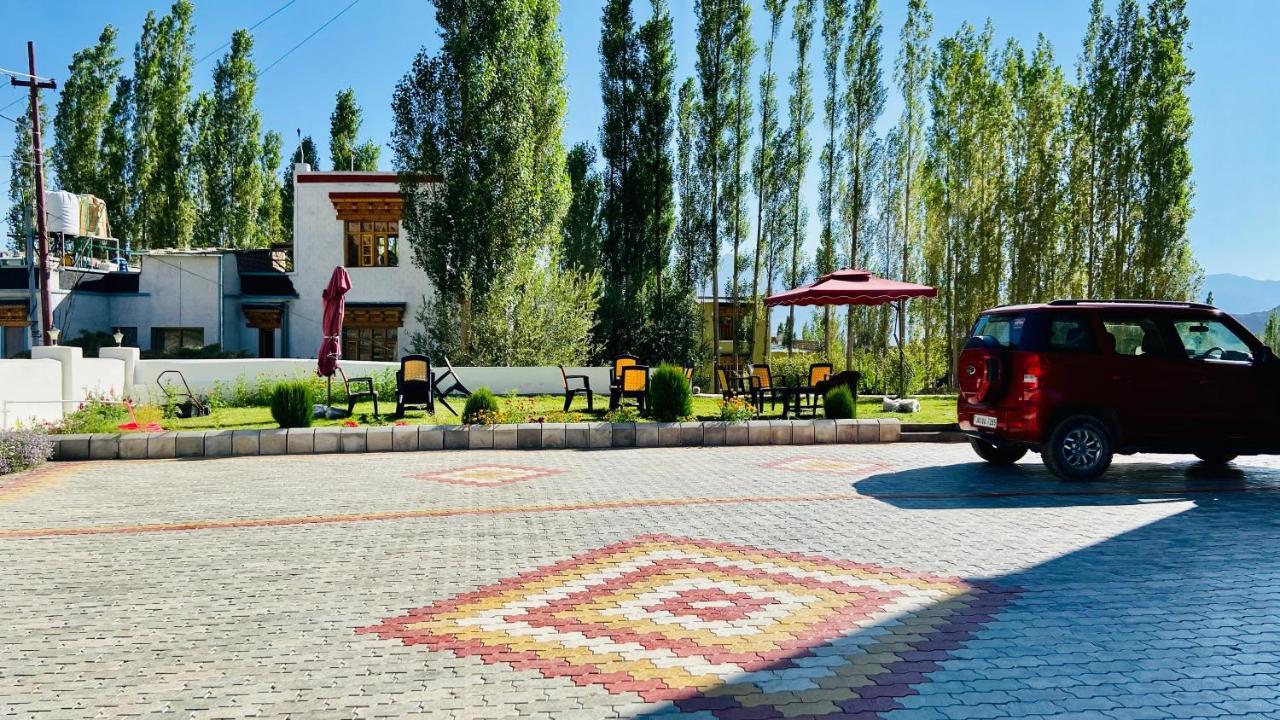 Hotel De Borgo Лех Екстериор снимка